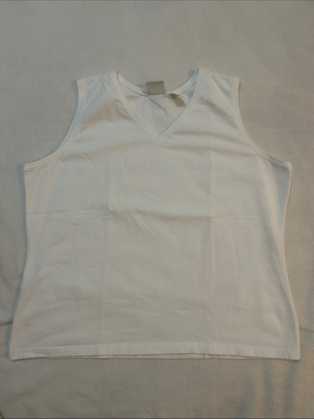 L.L. Bean Shirt Women’s White V-Neck Tank Top - Size XL